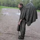 Un poncho est plus efficace qu'un sur-sac pour protéger son sac à dos contre la pluie