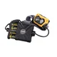 Cette lampe frontale fonctionne avec 4 piles AA (fournies)