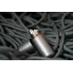 Fabriqué en titane, ce briquet est ultra-léger et très solide