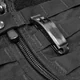 Le sifflet se fixe grâce à un clip sur n'importe quelle attache MOLLE