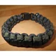 Ce bracelet en paracord 550 est un véritable kit de survie à lui tout seul