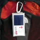 Une fois pliée, la lanterne solaire s'attache aisément à un sac à dos