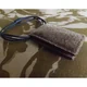 Le Mini SERE Pouch comprend du Velcro sur ses deux faces