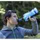 La poche d'eau souple permet de boire directement avec le filtre
