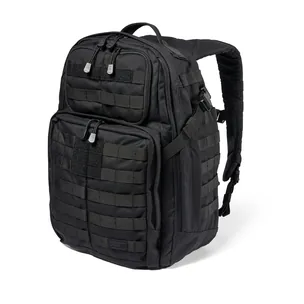 Sac à dos Rush 24 2.0 noir vu de trois quarts, poches avant et bretelles